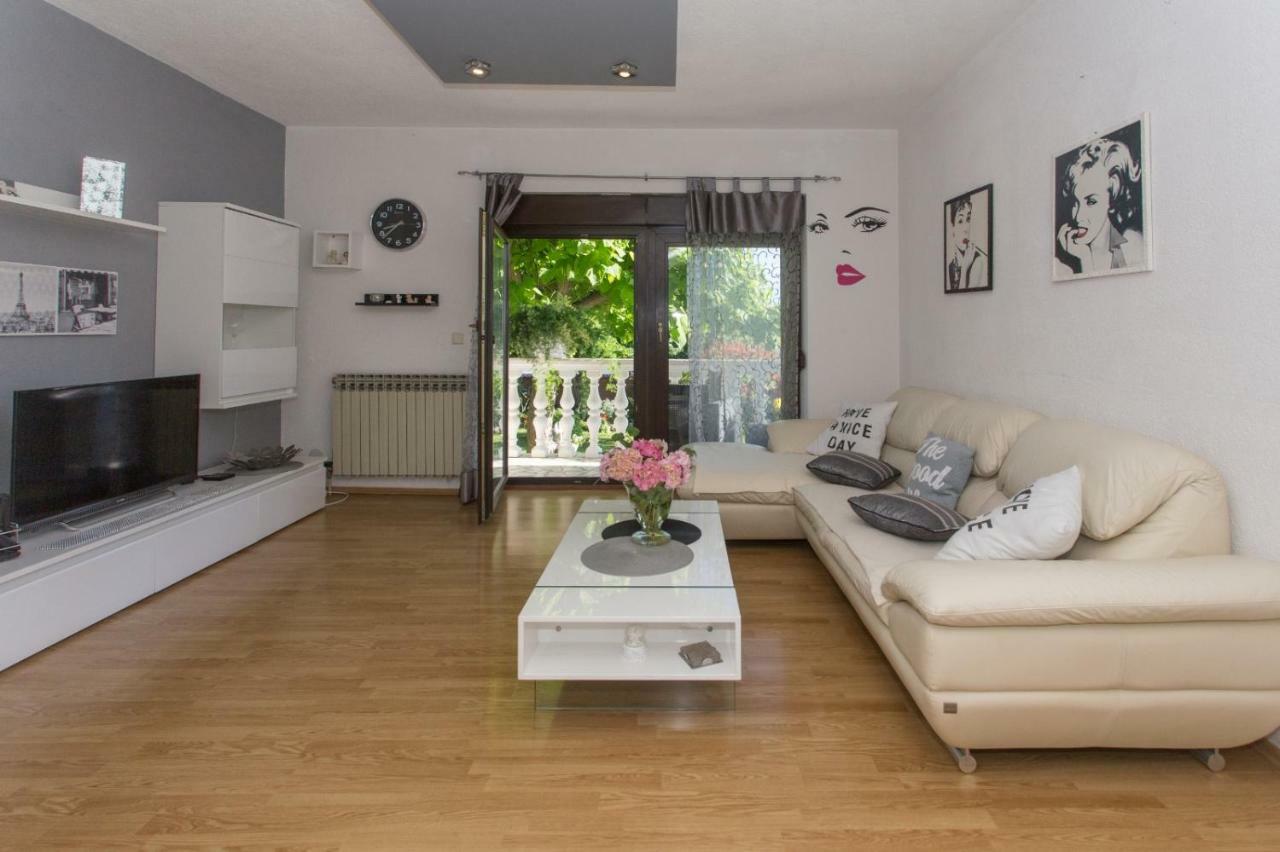 Apartmani Luis Kastela Exterior photo